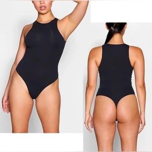 Skims Fits Everybody High Neck
Women's One Piece Bodysuit Onyx
Size Medium